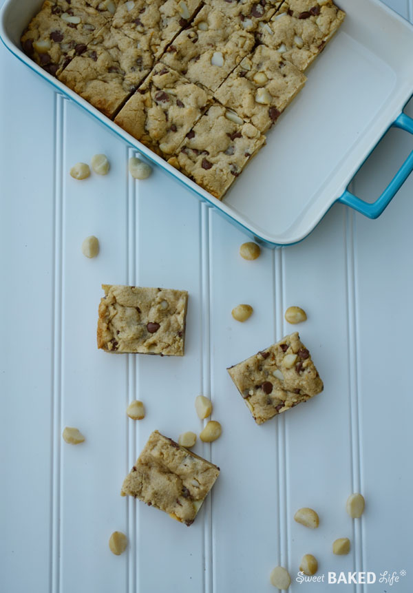 MilkChocolateMacadamiaBlondies1