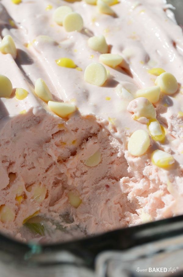 Dig into this no-churn pretty Lemon Blackberry Chip Ice Cream |Sweet Baked Life