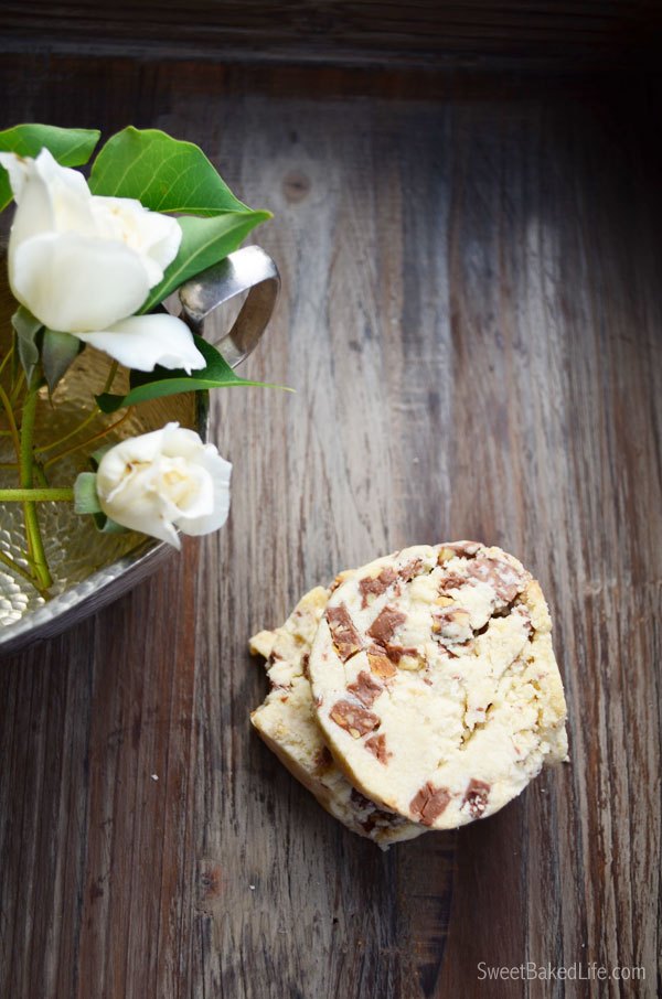 Chocolate Almond Shortbread Cookies | Sweet Baked Life
