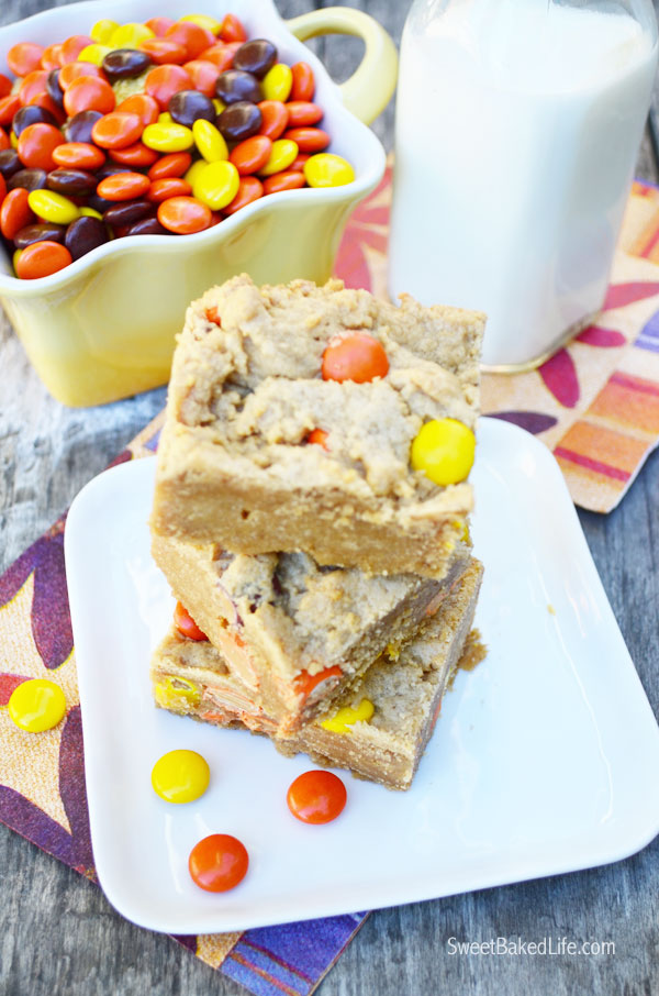 Reese's Pieces Peanut Butter Blondies - soft and scruptious! | Sweet Baked LIfe