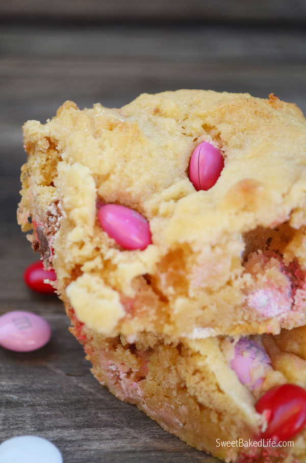 Valentine M&M Blondies | Sweet Baked Life