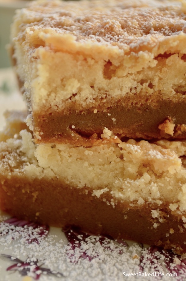 Cookie Butter Dump Bars - amazing! | #sweetbakedlife