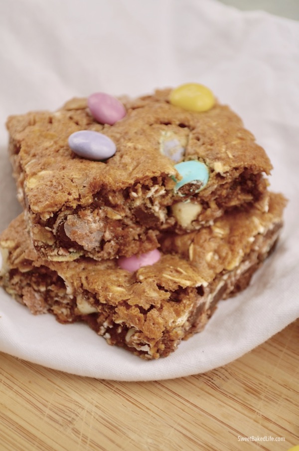 These springtime inspired Oatmeal Chocolate Cookie Bars are fabulous and Gluten-Free | Sweet Baked Life