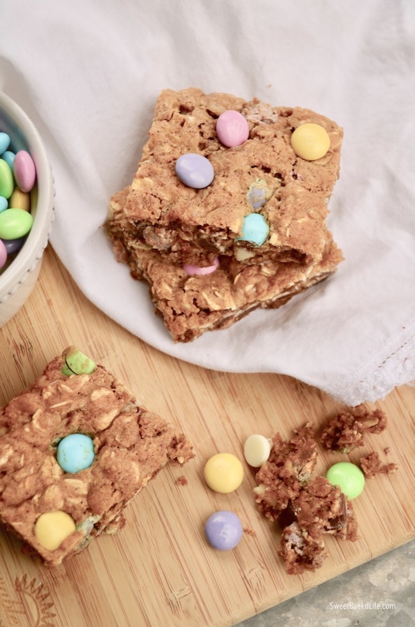 These springtime inspired Oatmeal Chocolate Cookie Bars are fabulous and Gluten-Free | Sweet Baked Life