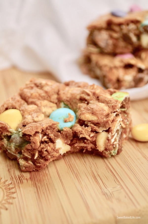 These springtime inspired Oatmeal Chocolate Cookie Bars are fabulous and Gluten-Free | Sweet Baked Life