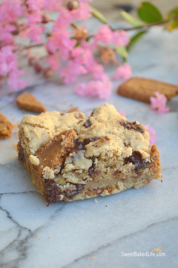 Biscoff Chocolate Chunk Blondies @sweetbakedlife.com