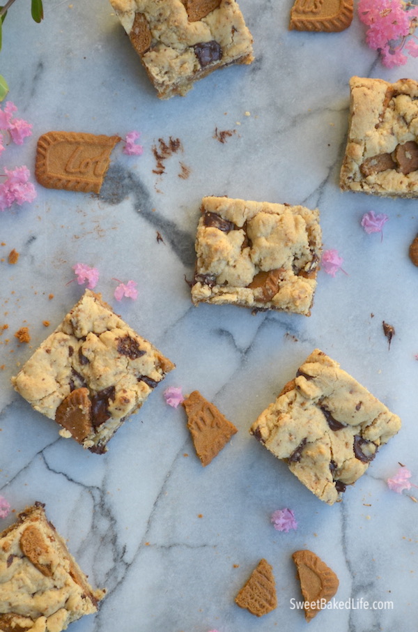 Biscoff Chocolate Chunk Blondies @sweetbakedlife.com